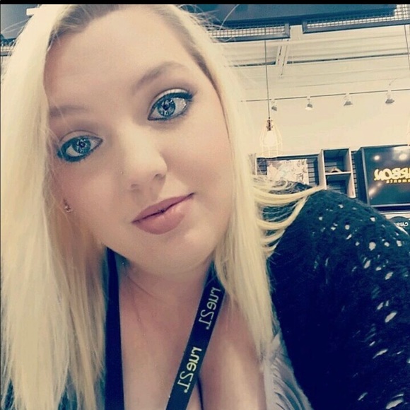 Meet your Posher, Ashlynn - Picture 3 of 5